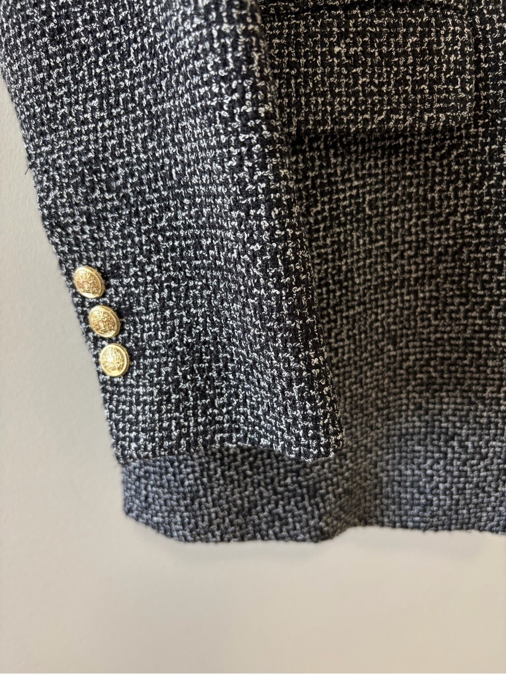 ZARA Bloggers Textured Tweed Double-Breasted Blazer with Gold Buttons - Picture 9 of 14